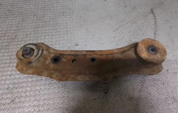 Honda CR-V Rear differential/diff mount bracket 