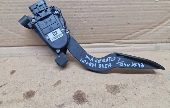 KIA Cerato Accelerator throttle pedal 327002F200