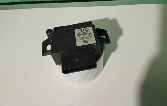 Audi A7 S7 4G Air suspension control unit module (rear) 4G0906093F