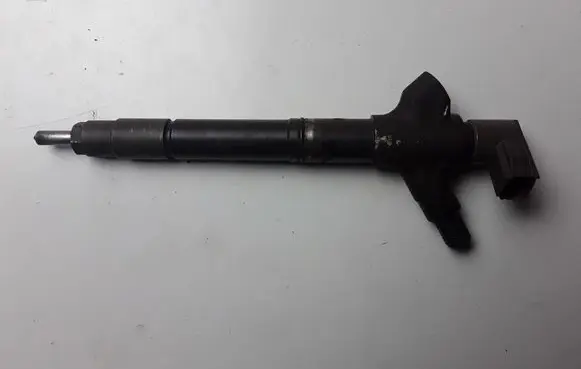 Toyota RAV 4 (XA40) Fuel injector 236700R101