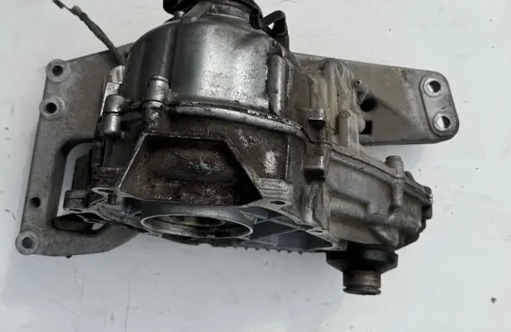 BMW X3 F25 Gearbox transfer box case 8643153 ATC45L