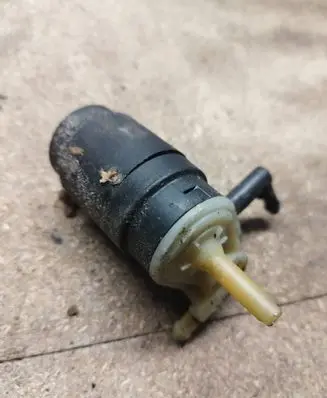 Opel Zafira B Windscreen/windshield washer pump 24439254