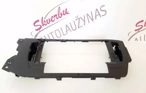 Volkswagen Touareg III Radio/GPS head unit trim 761858069A