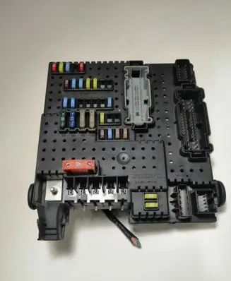 Volvo S60 Fuse module 8676391