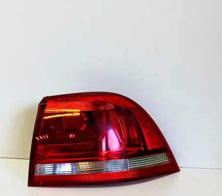 Volkswagen Touareg II Rear/tail lights 7P6945096E