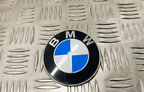 Manufacturer badge logo/emblem