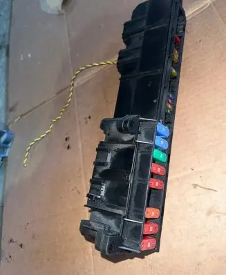BMW 5 E60 E61 Fuse module 6957330 080401138
