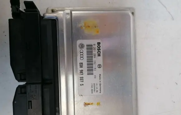 Audi A4 S4 B5 8D Engine control unit/module 8D0907557S