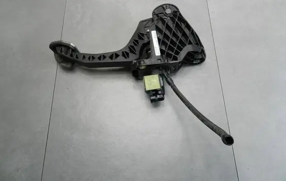 Clutch pedal
