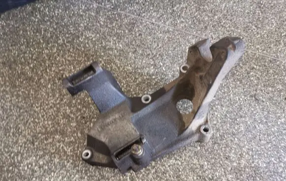 Ford Focus Engine mounting bracket 98FF10239BE