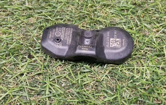 Volkswagen Touareg II Tire pressure sensor 7PP907275F