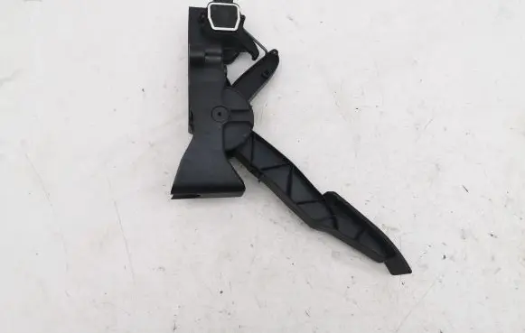 Mercedes-Benz A W169 Accelerator throttle pedal A1693000104