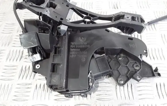 Volvo V50 Rear door lock 30699112 985917101