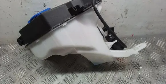 Windshield washer fluid reservoir/tank