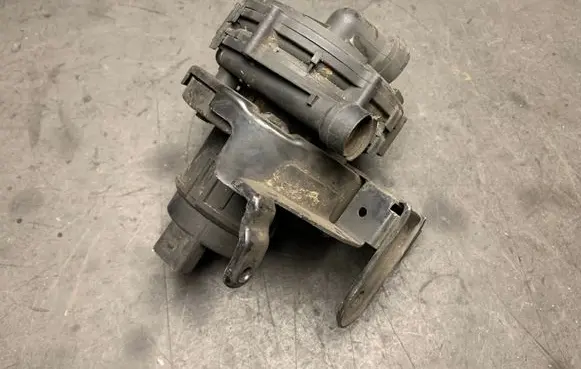 Volkswagen Bora Secondary air pump 071959253