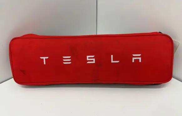 Tesla Model 3 First aid kit P147507600C TTXSS21356003063