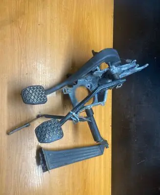 BMW 5 E39 Brake pedal 42223703