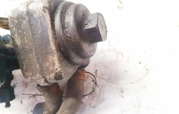 Engine oil radiator