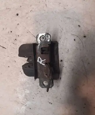 Volkswagen Polo Tailgate/trunk/boot lock/catch/latch 6Q6827505B