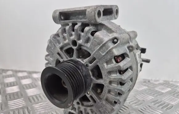 Mercedes-Benz E W212 Generator/alternator A0141543302 323000378 2605702G
