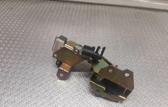 Porsche Cayenne (9PA) Tailgate window lock/catch/latch 7L0827506D