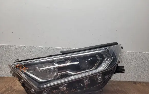 Toyota RAV 4 (XA50) Headlight/headlamp
