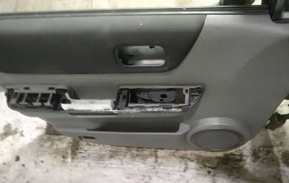 Nissan X-Trail T30 Front door card panel trim