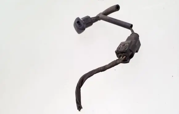 BMW 5 E60 E61 Windshield washer spray nozzle 7132969