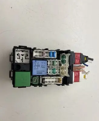 Peugeot 508 Fuse module 9665492680