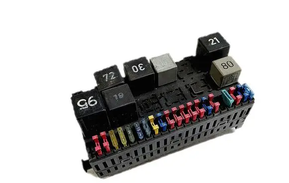 Volkswagen Golf III Fuse box set 701937501A