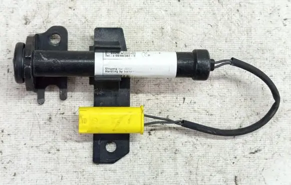 BMW 2 G42 Bonnet Pedestrian Airbag Actuator 7449429