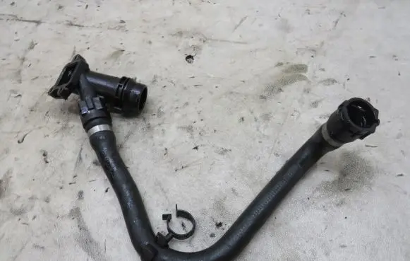 BMW 6 E63 E64 Engine coolant pipe/hose 22247744