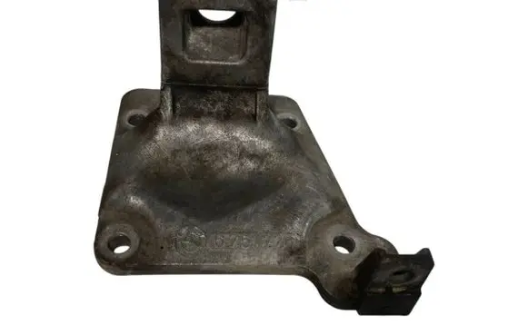 BMW 5 E39 Engine mounting bracket 6751226