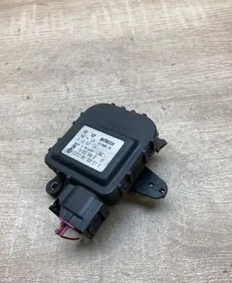 Audi A4 S4 B5 8D Air flap motor/actuator 8D1820511B 0132801116