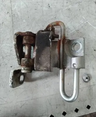 Volkswagen Golf Plus Front door lower hinge 
