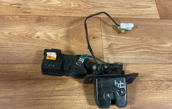 Hyundai Coupe Tailgate/trunk/boot lock/catch/latch 81230