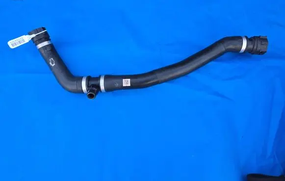 BMW 4 F32 F33 Engine coolant pipe/hose 8616528