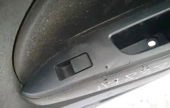 Mazda 2 Electric window control switch