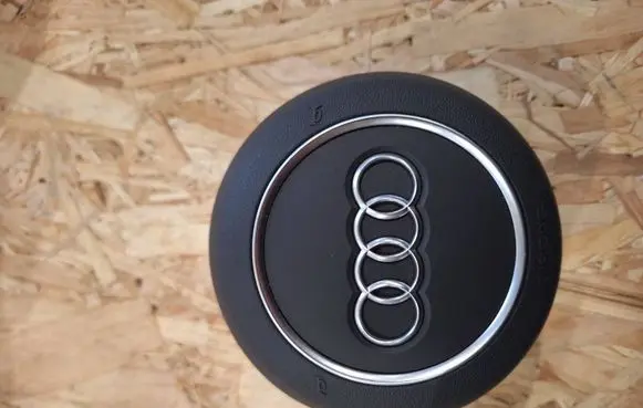 Steering wheel airbag