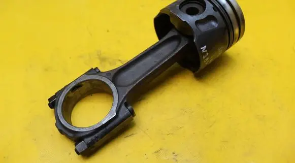 Citroen Jumpy Piston with connecting rod 10DYUL