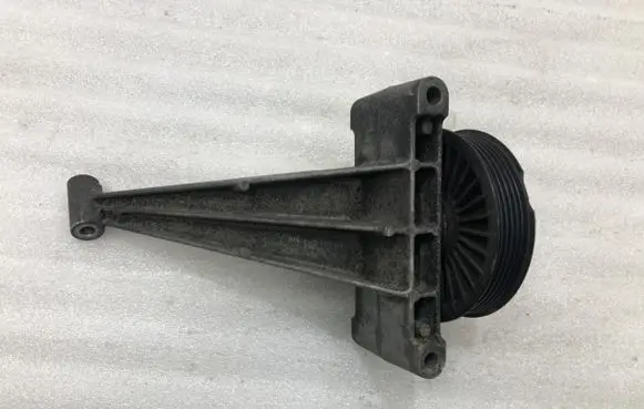 Mercedes-Benz Sprinter W901 W902 W903 W904 Engine mount bracket