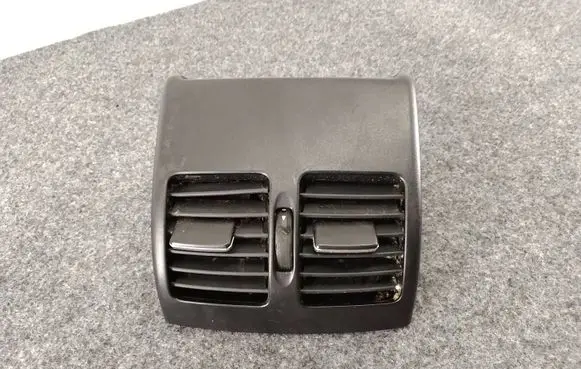 Mercedes-Benz C W204 Rear air vent grill A2048300954 121020102