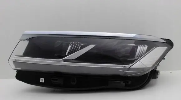 Volkswagen Touareg III Headlight/headlamp