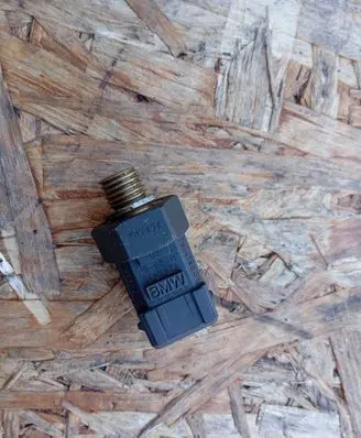 BMW 1 E81 E87 Oil pressure sensor 7549796