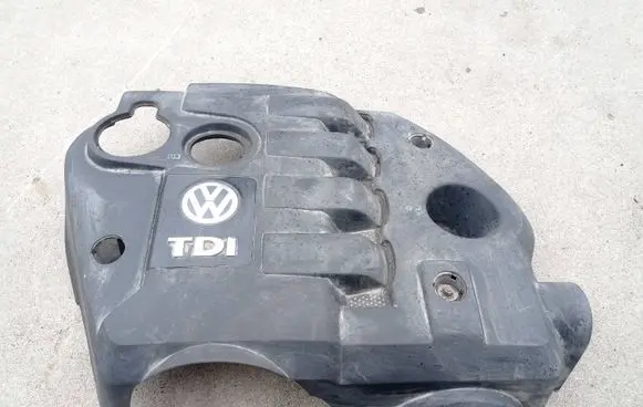 Volkswagen PASSAT B5.5 Engine cover (trim) 038103925