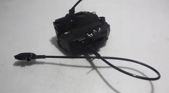 Renault Megane II Front door lock
