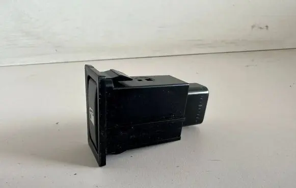 Toyota Avensis T250 Fuel tank opening switch 156795