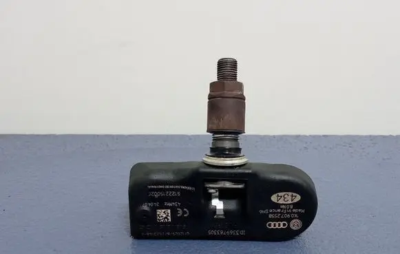 Volkswagen PASSAT B6 Tire pressure sensor 1K0907255B