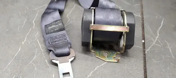 Renault Espace III Middle seatbelt (rear) 6025310470J