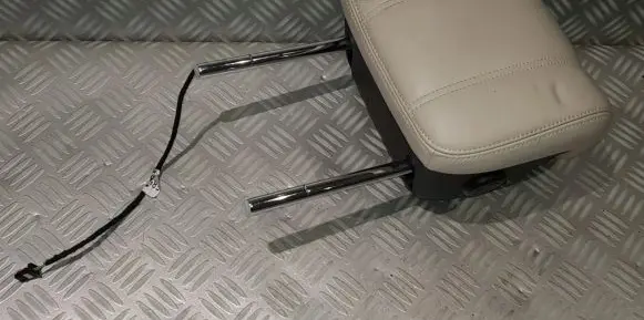 Land Rover Range Rover Sport L494 Front seat headrest 